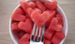 西瓜食堂爆料怎么做的视频,自制美味西瓜甜品视频教程